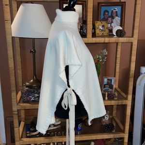 See By Chloe Beautiful Laine Wool Sweater Poncho